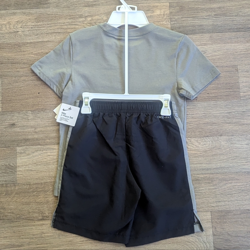 NWT Nike Boys' Matching 2 Piece Set Green and Gray Size 7 - Picture 3 of 3